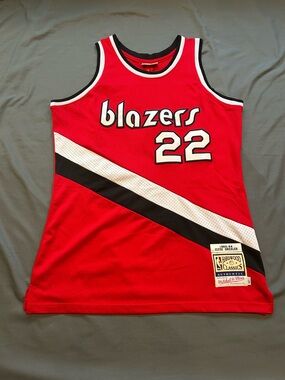 Retro NBA / Portland Trail Blazers / Clyde Drexler Jersey (LIKE NEW)
